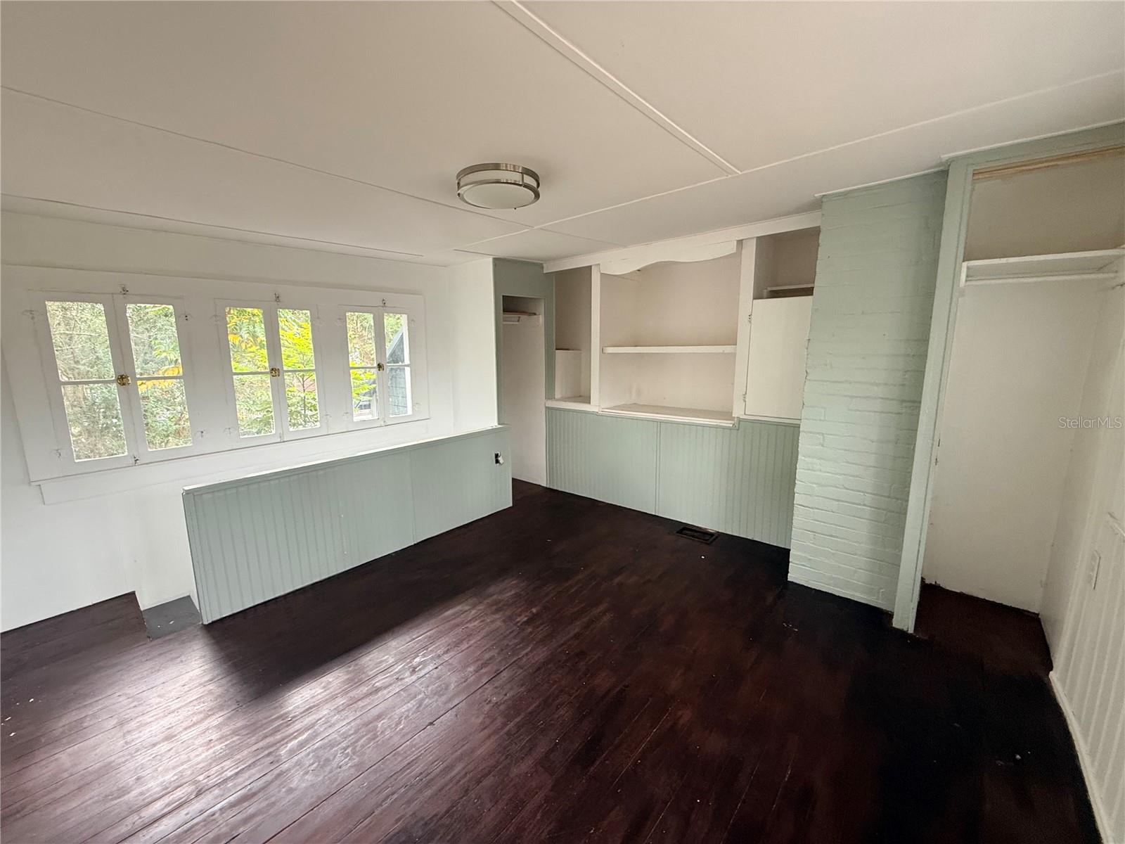 Image 27 of 31 For 814 Indiana Avenue