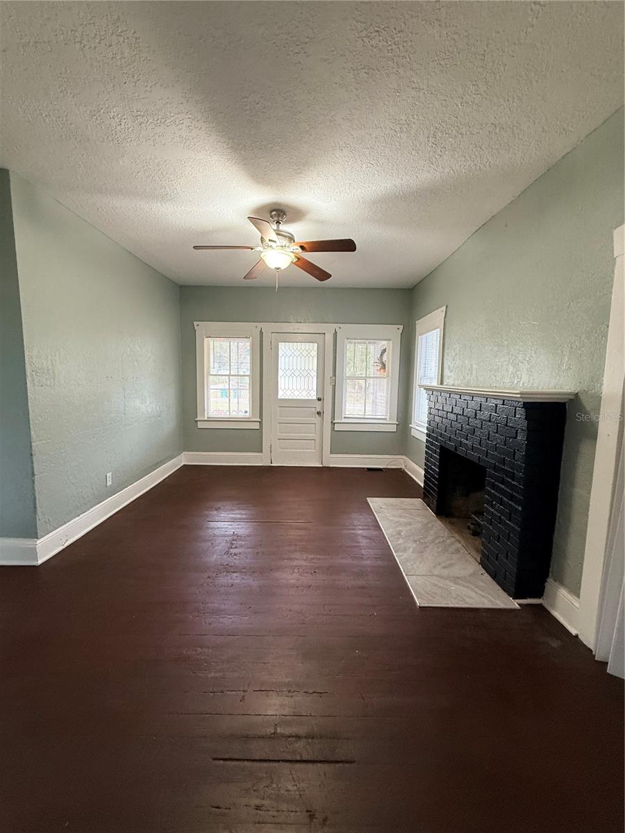 Image 4 of 31 For 814 Indiana Avenue