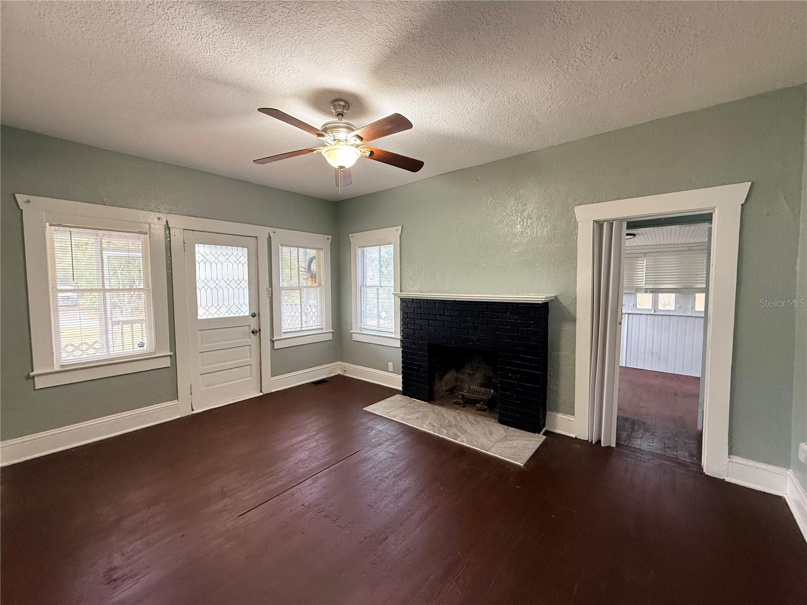 Image 7 of 31 For 814 Indiana Avenue