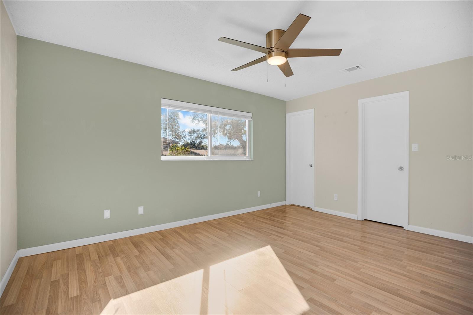 Image 17 of 38 For 671 Tumblebrook Drive