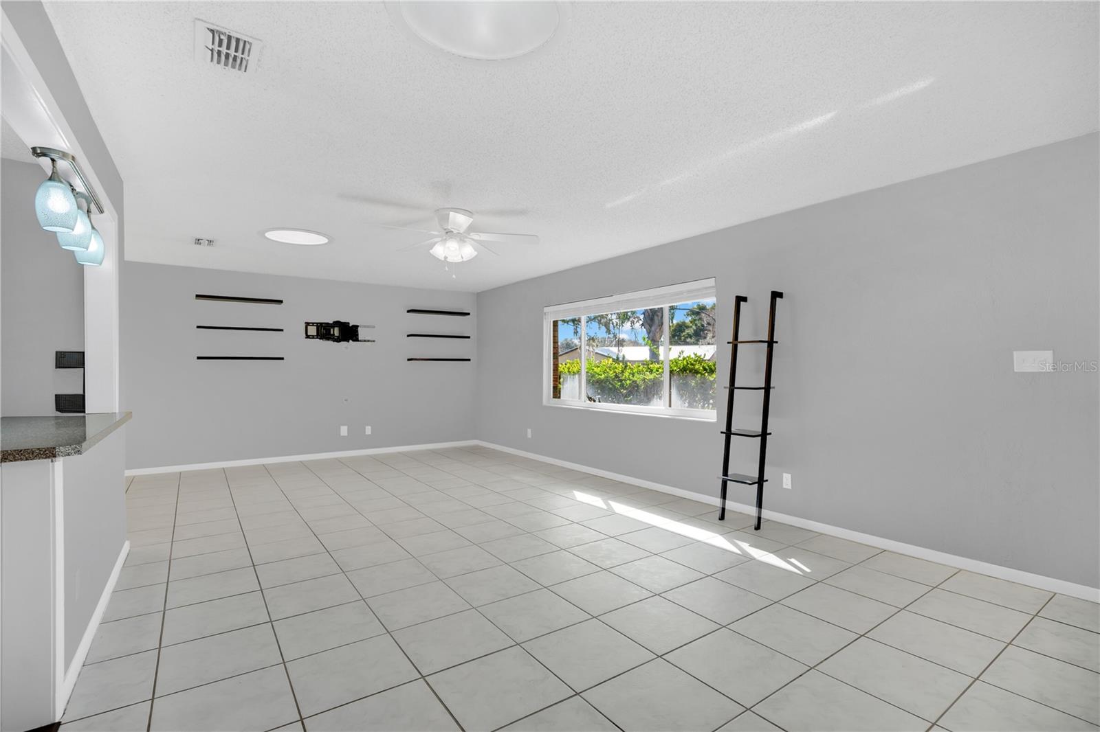 Image 7 of 38 For 671 Tumblebrook Drive