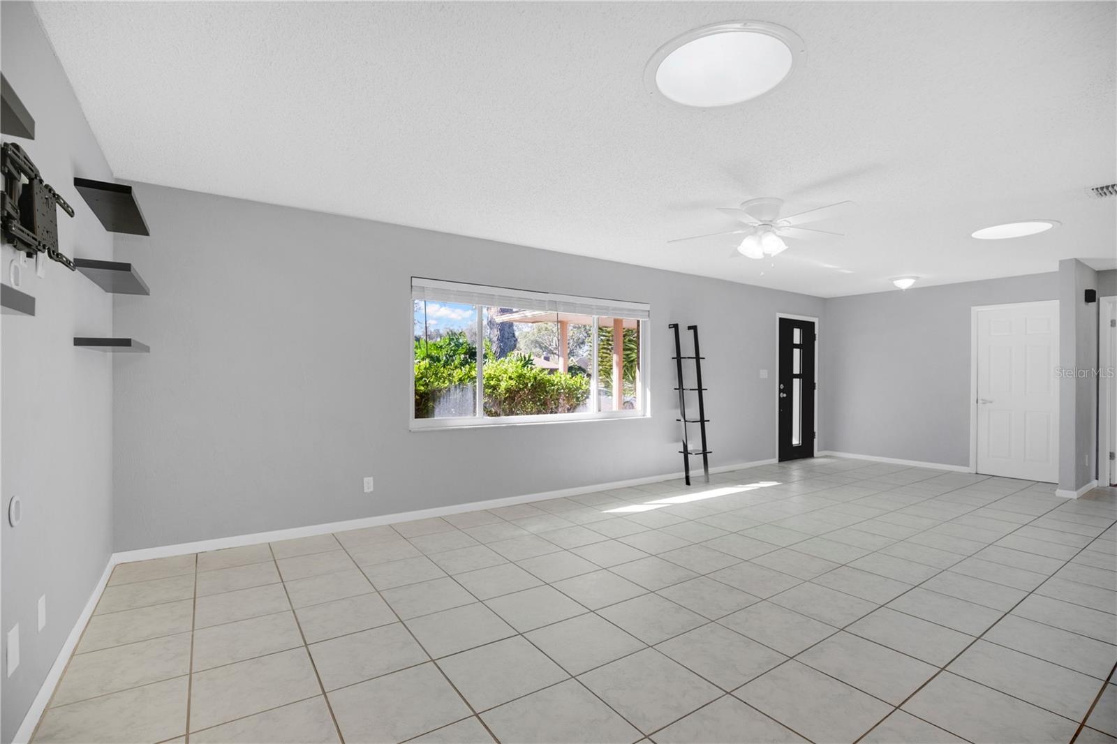 Image 9 of 38 For 671 Tumblebrook Drive