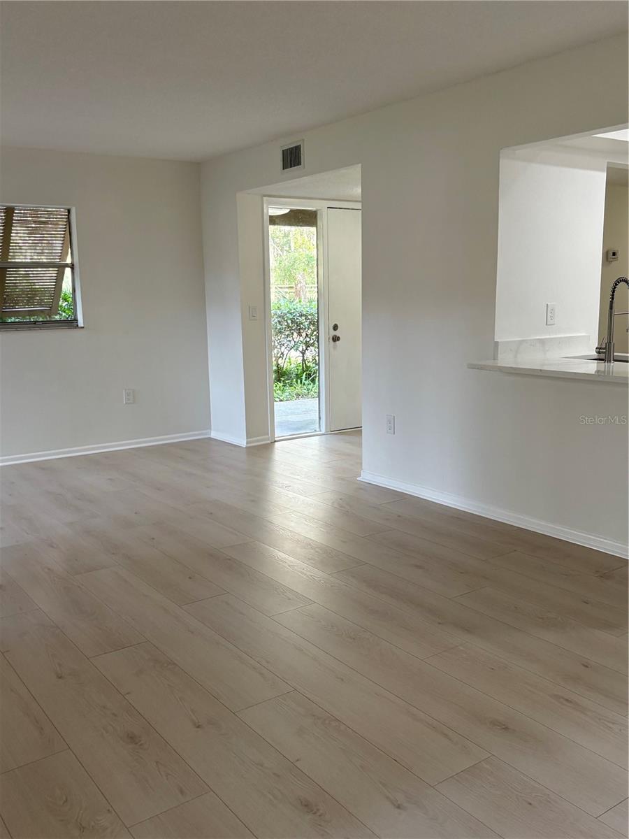 Image 8 of 36 For 140 Orchid Woods Court 1a