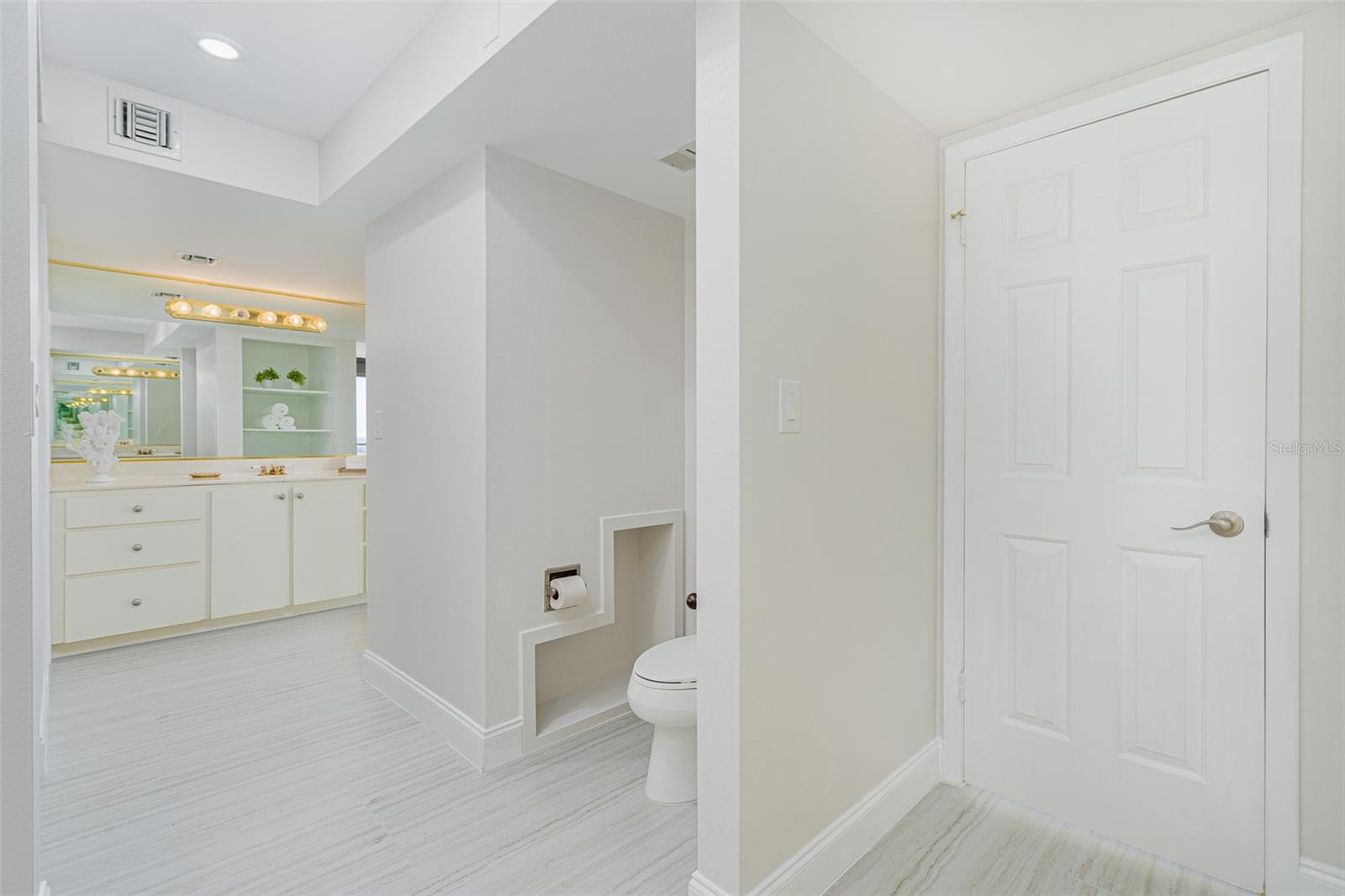 Image 29 of 54 For 2200 Atlantic Avenue 1502