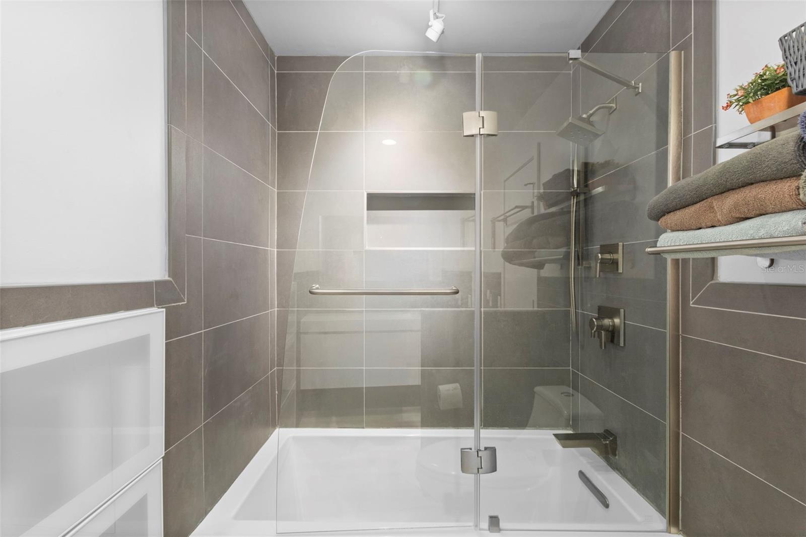 Image 25 of 45 For 385 Country Circle Drive