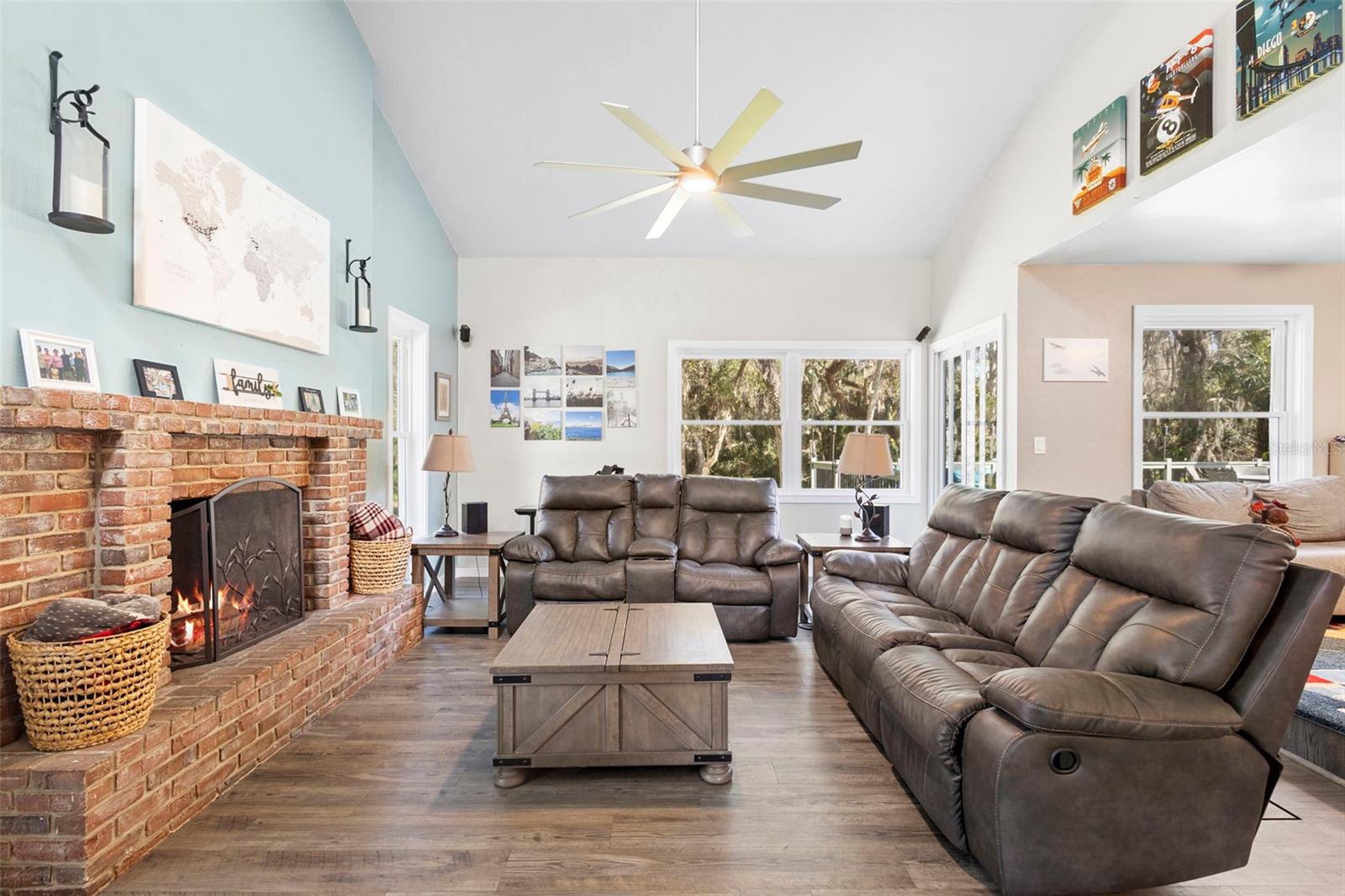 Image 4 of 45 For 385 Country Circle Drive