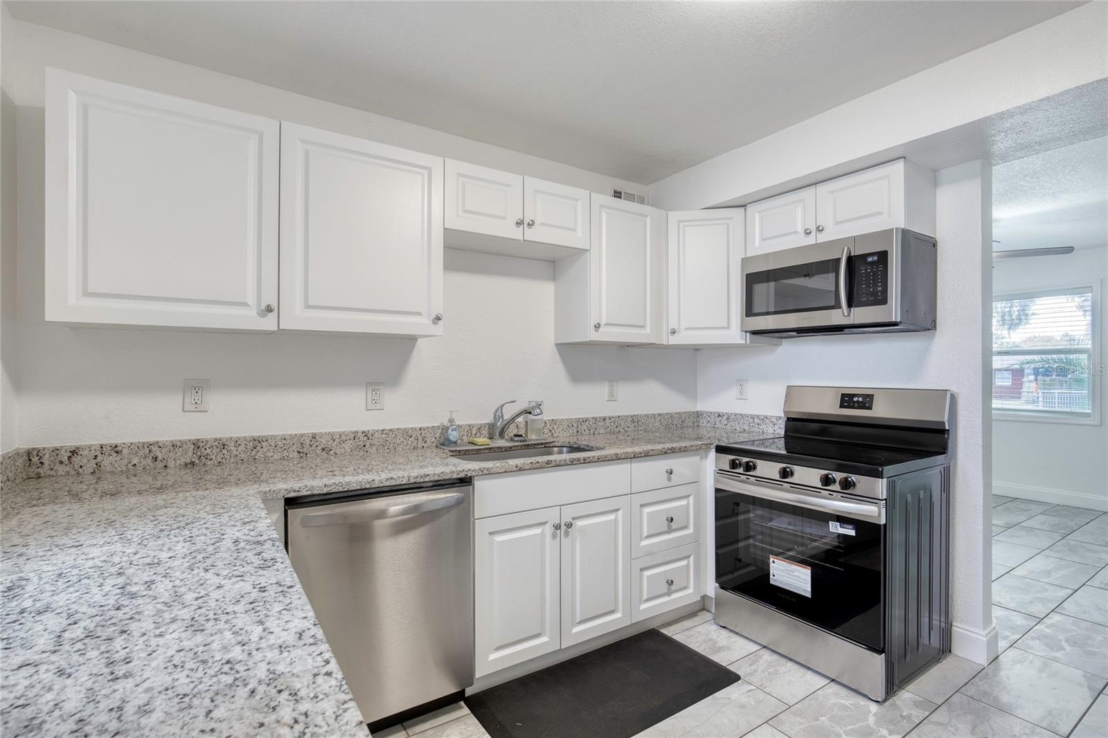 Image 12 of 31 For 843 Niles Street