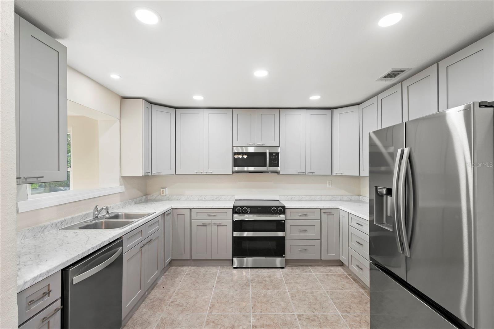 Image 7 of 28 For 748 Colfax Drive