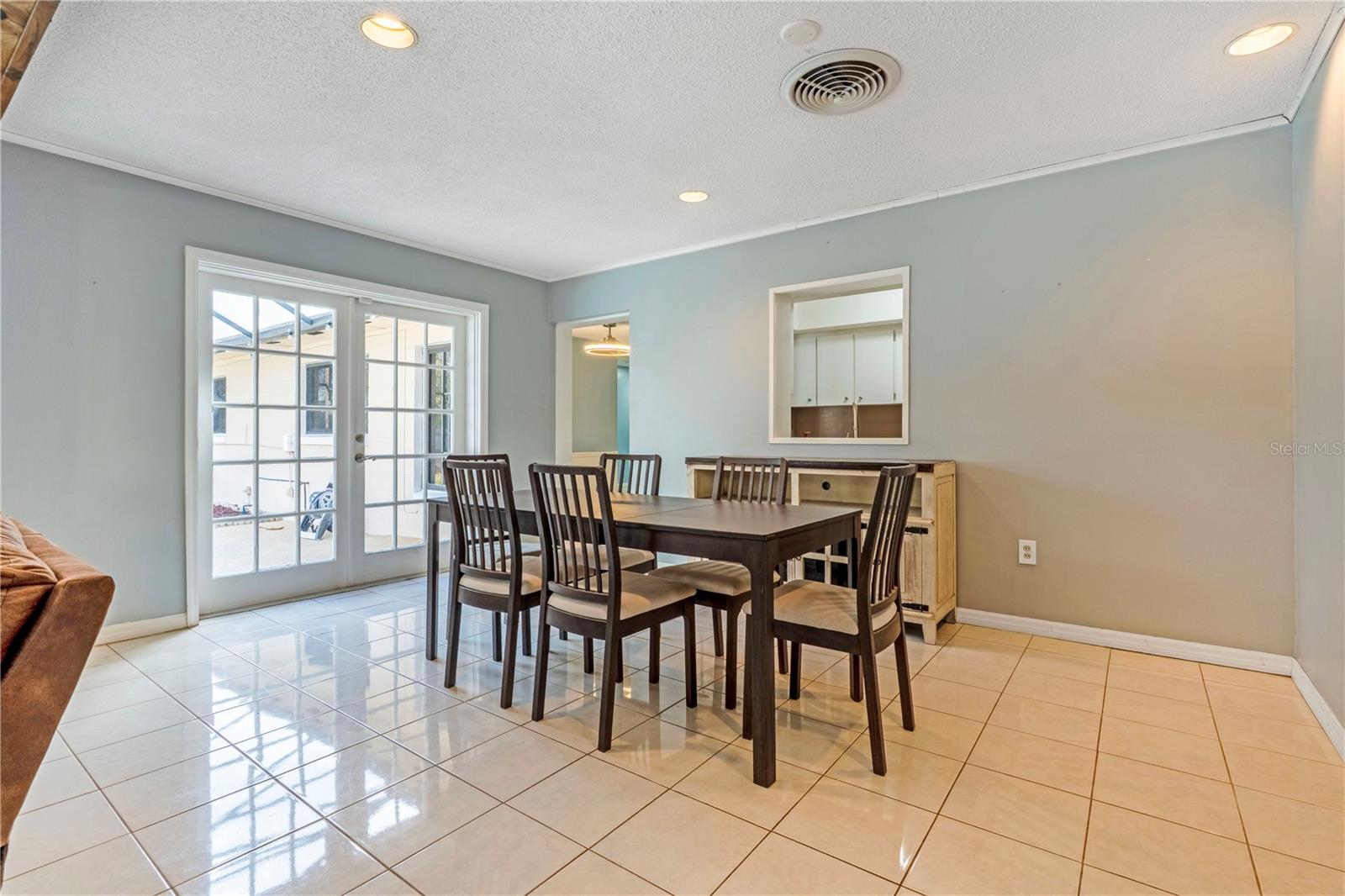 Image 10 of 40 For 2255 Florence Avenue