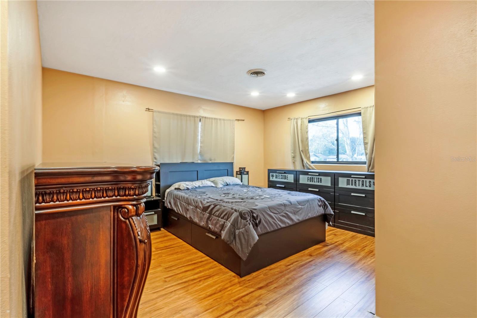 Image 18 of 40 For 2255 Florence Avenue