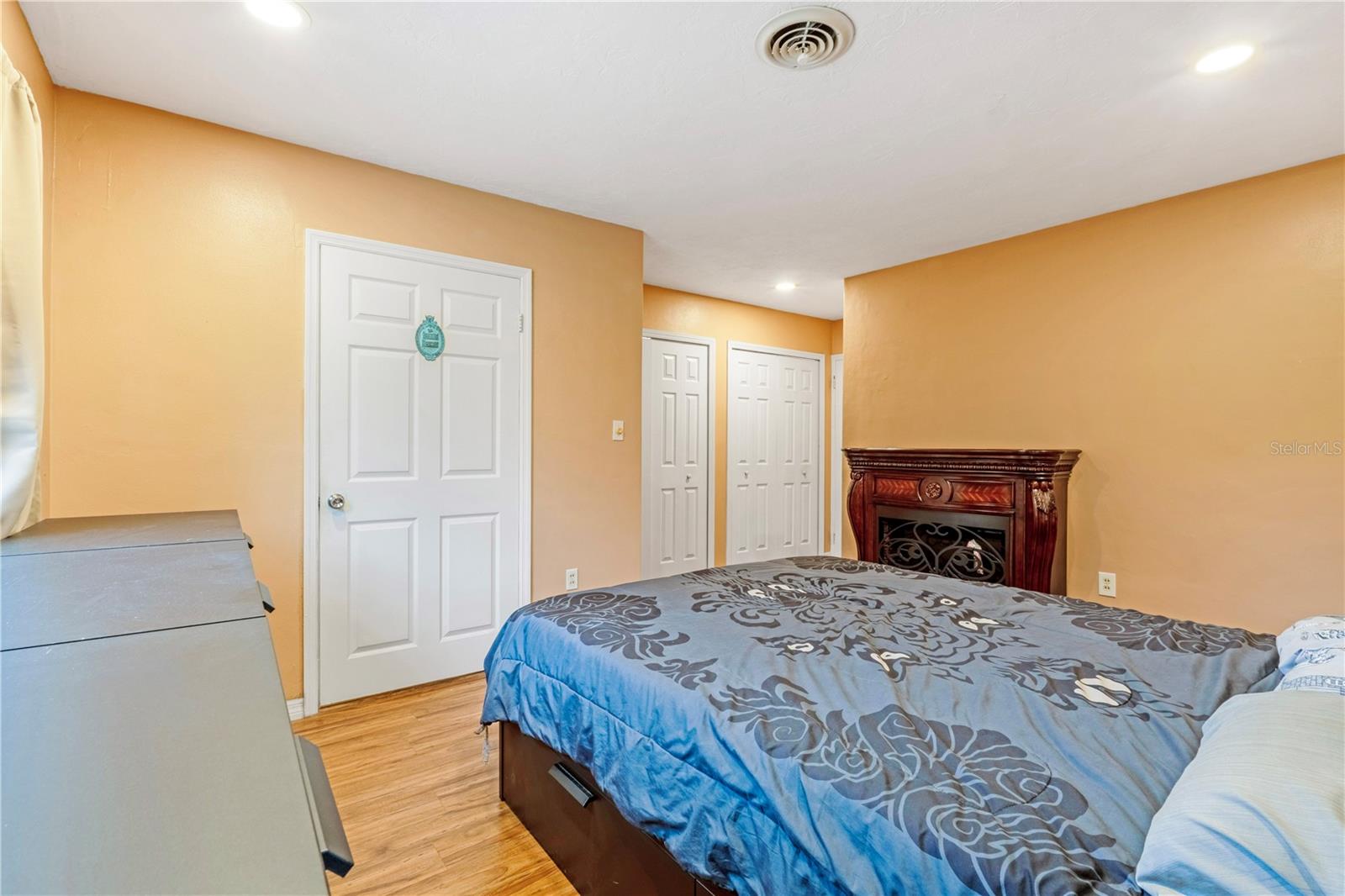 Image 19 of 40 For 2255 Florence Avenue