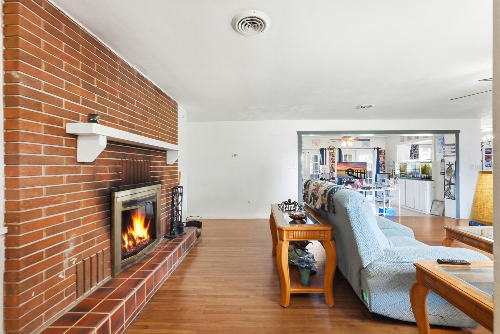 Image 12 of 40 For 820 Valencia Road