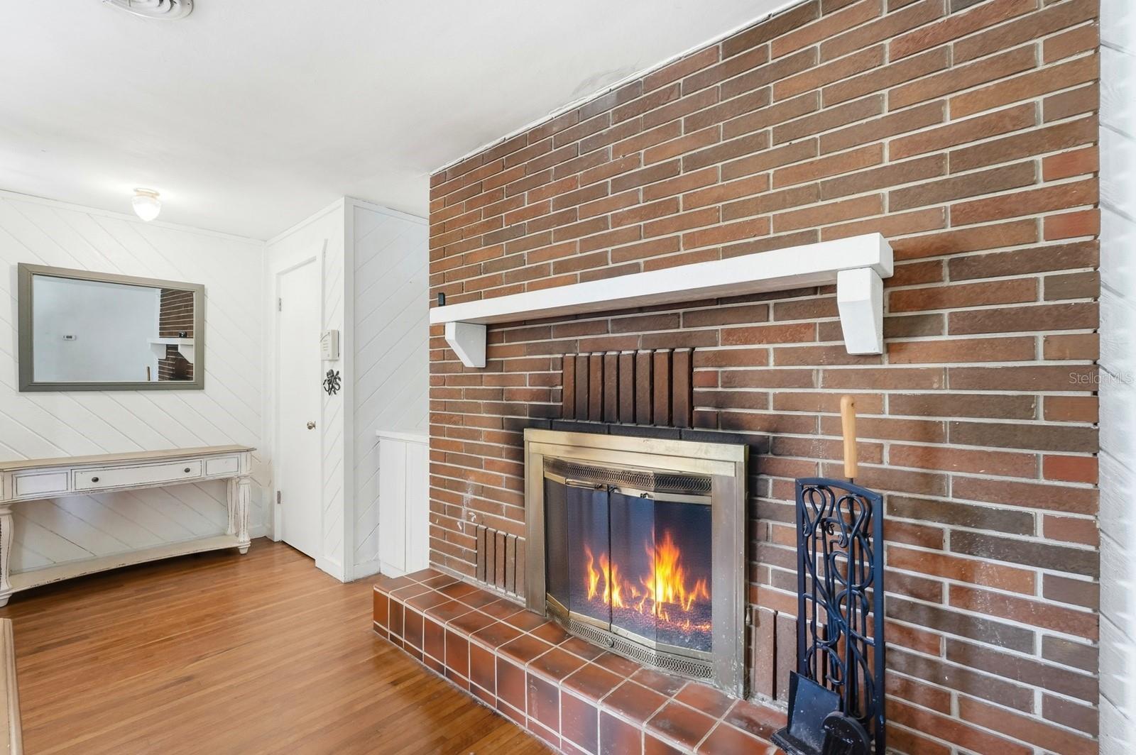 Image 13 of 40 For 820 Valencia Road