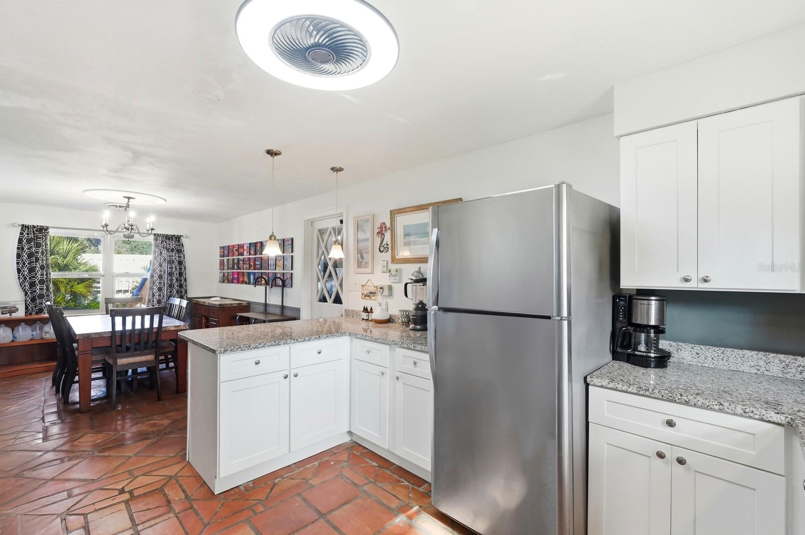 Image 15 of 40 For 820 Valencia Road