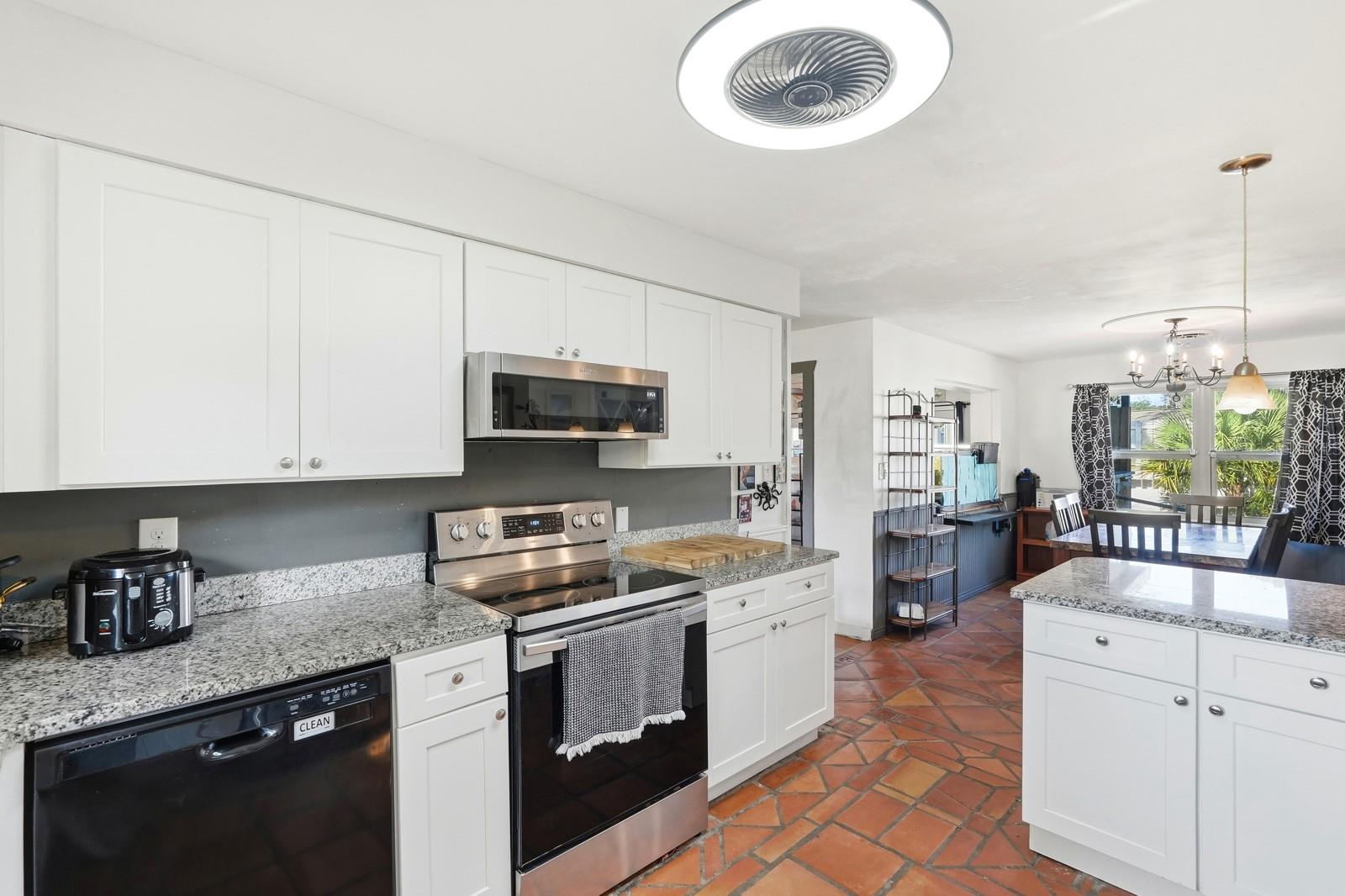 Image 16 of 40 For 820 Valencia Road