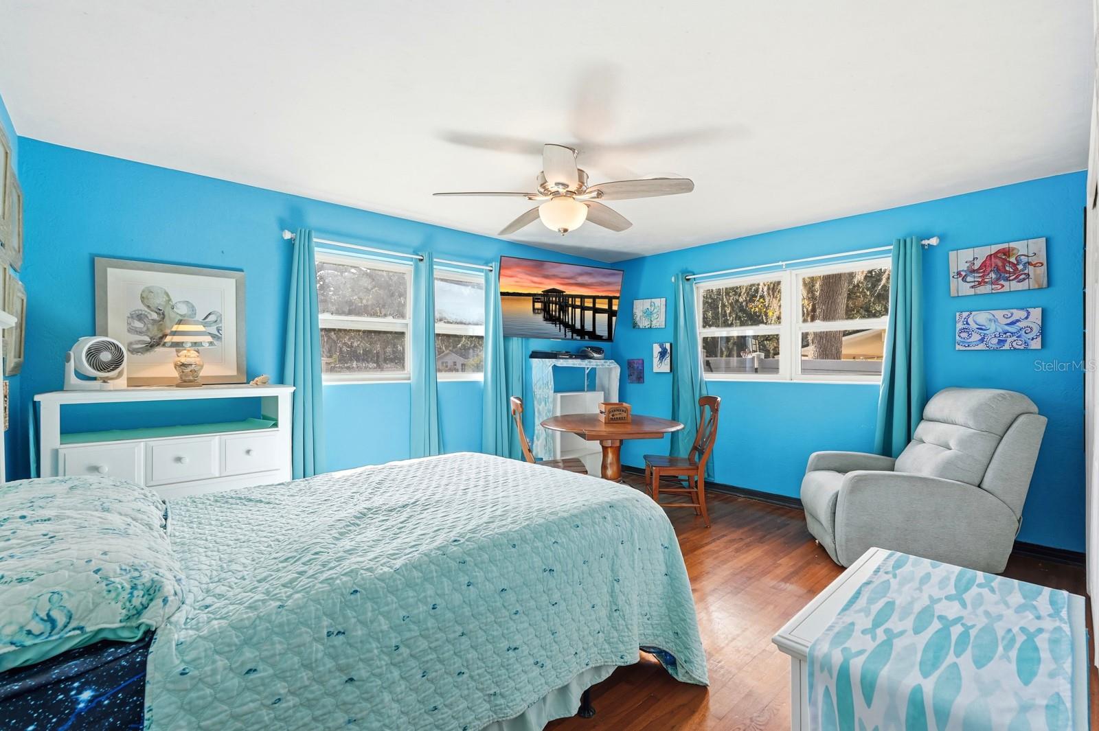 Image 17 of 40 For 820 Valencia Road