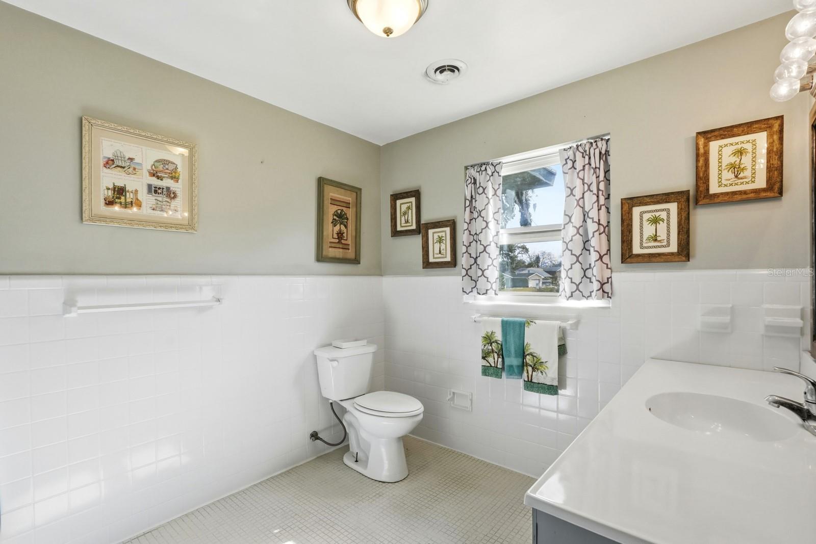 Image 20 of 40 For 820 Valencia Road