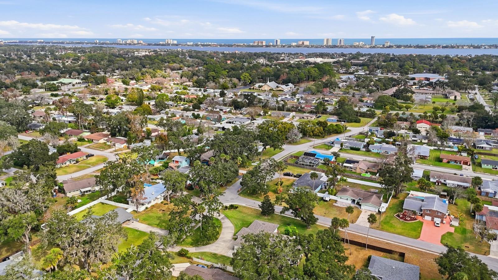 Image 28 of 40 For 820 Valencia Road