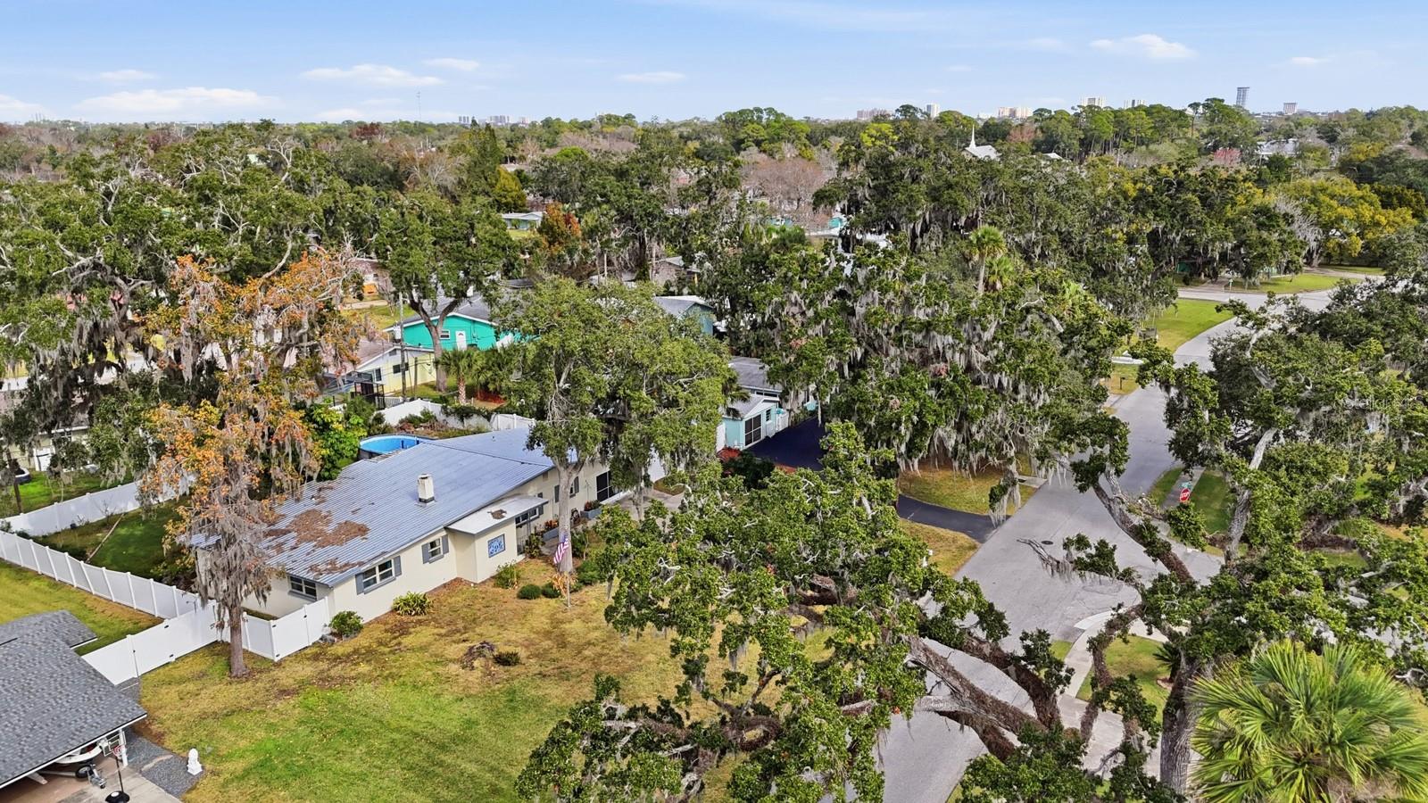 Image 29 of 40 For 820 Valencia Road