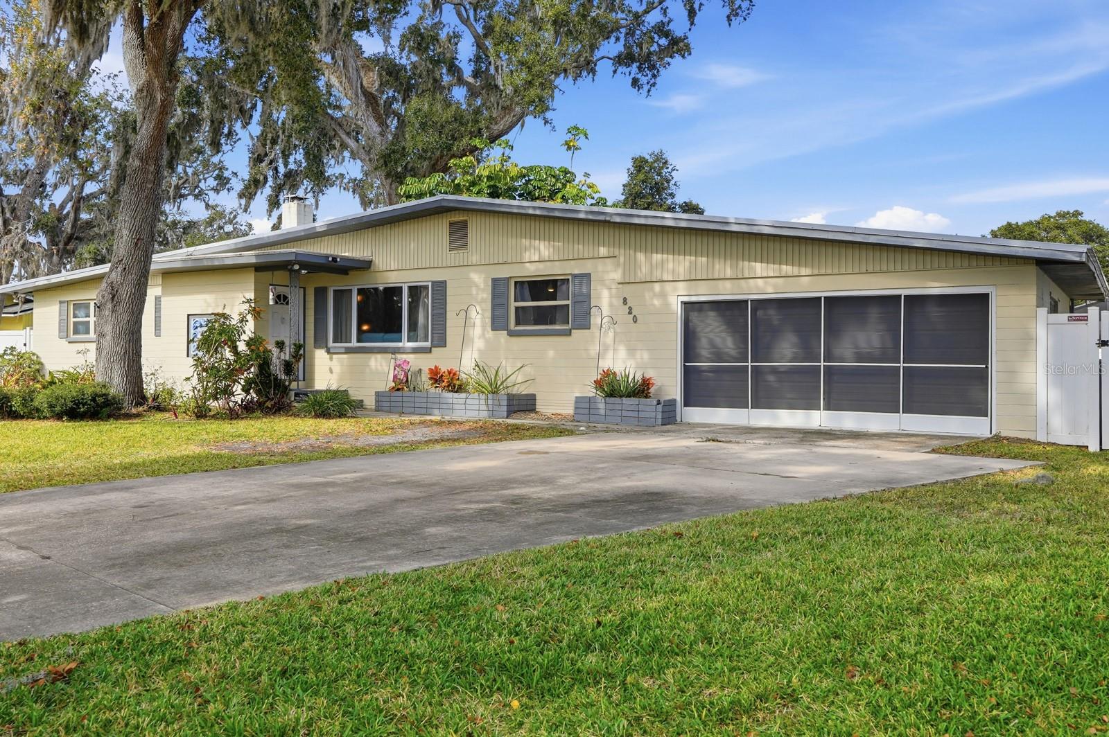 Image 35 of 40 For 820 Valencia Road