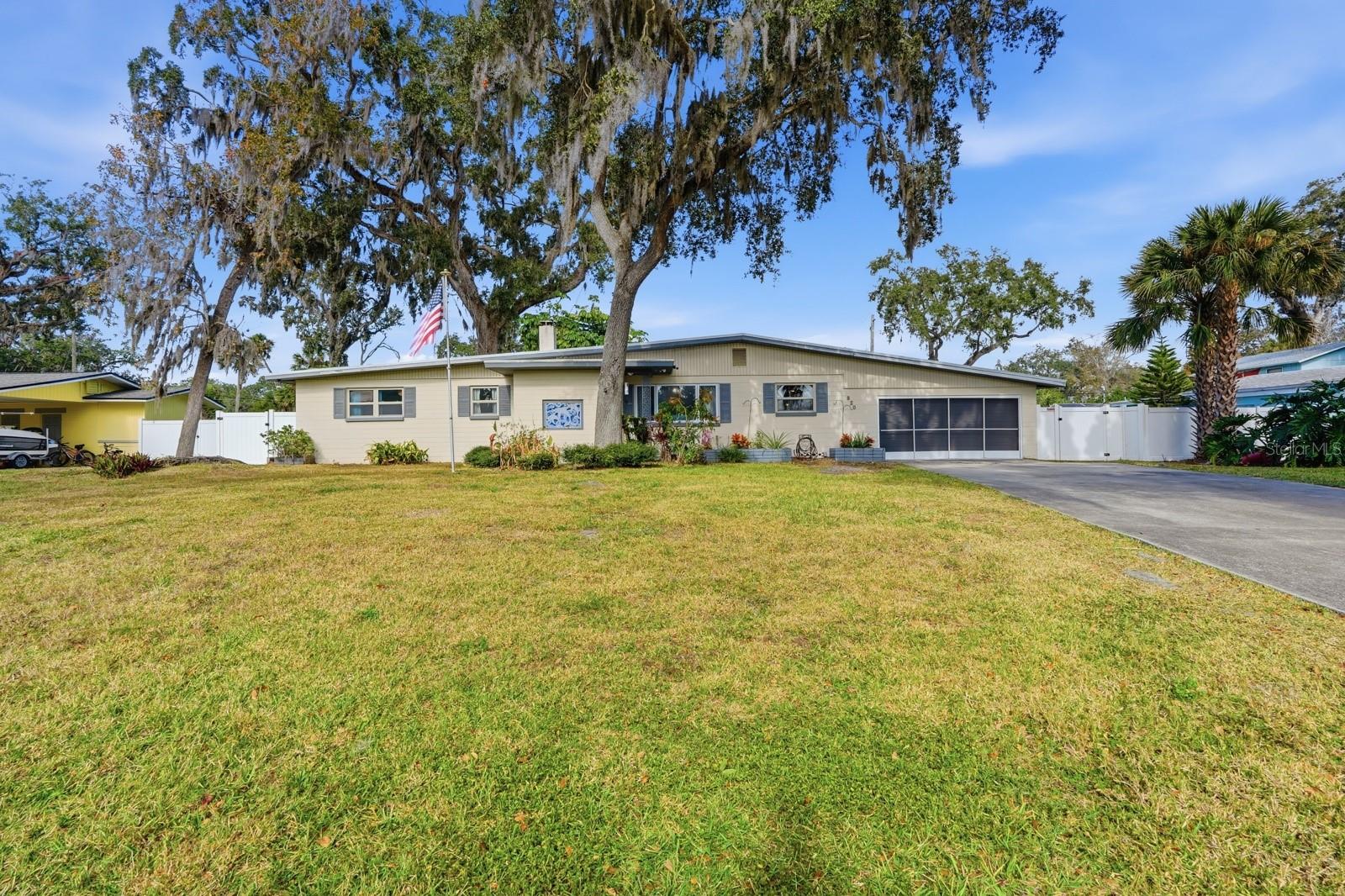 Image 36 of 40 For 820 Valencia Road