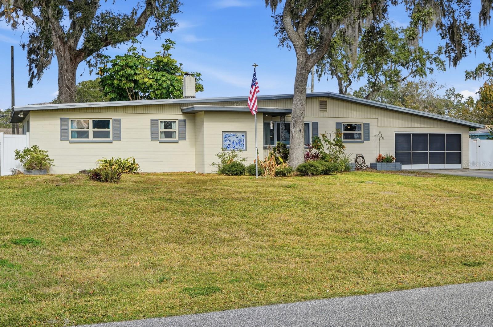 Image 37 of 40 For 820 Valencia Road