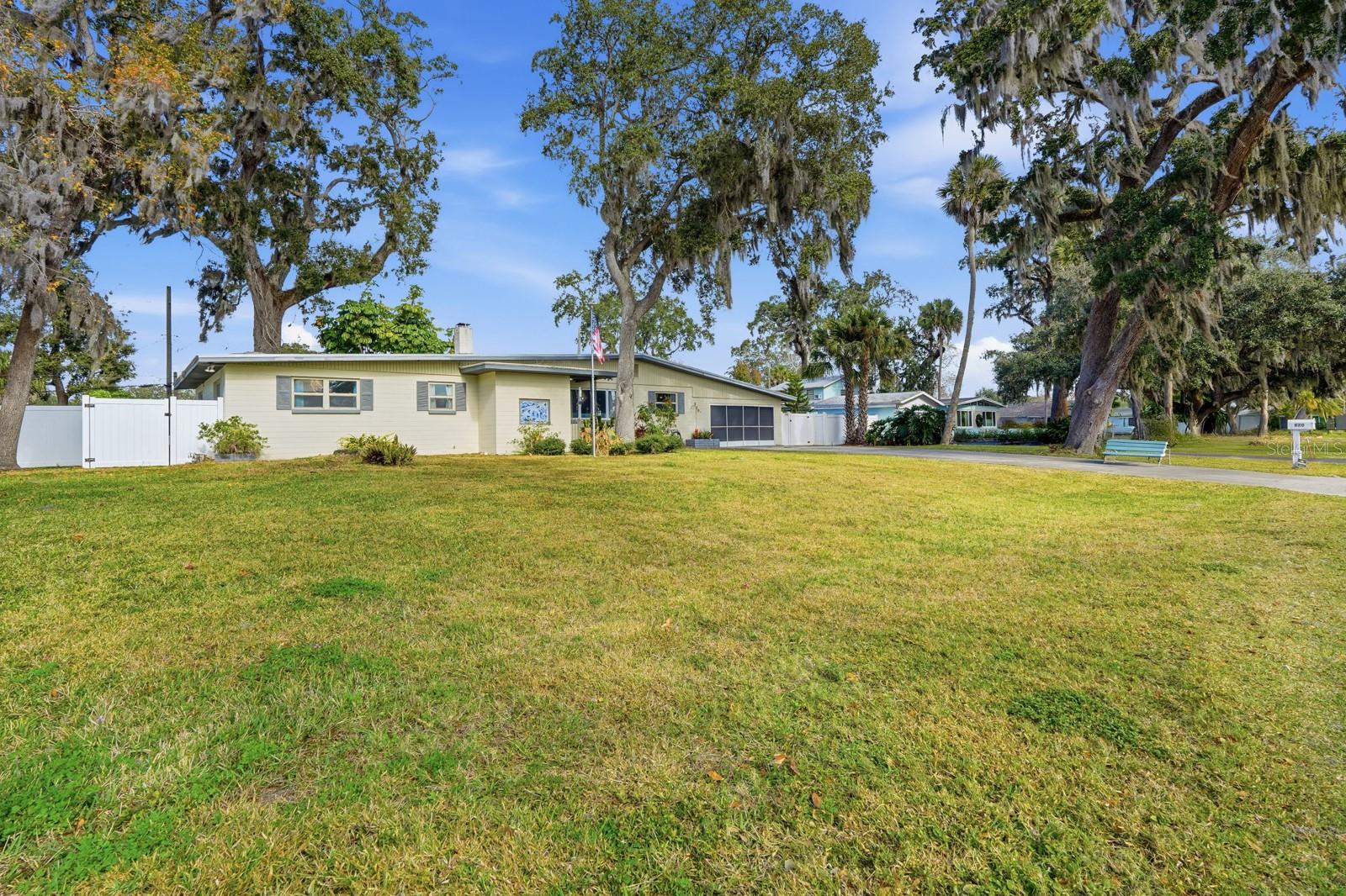 Image 38 of 40 For 820 Valencia Road