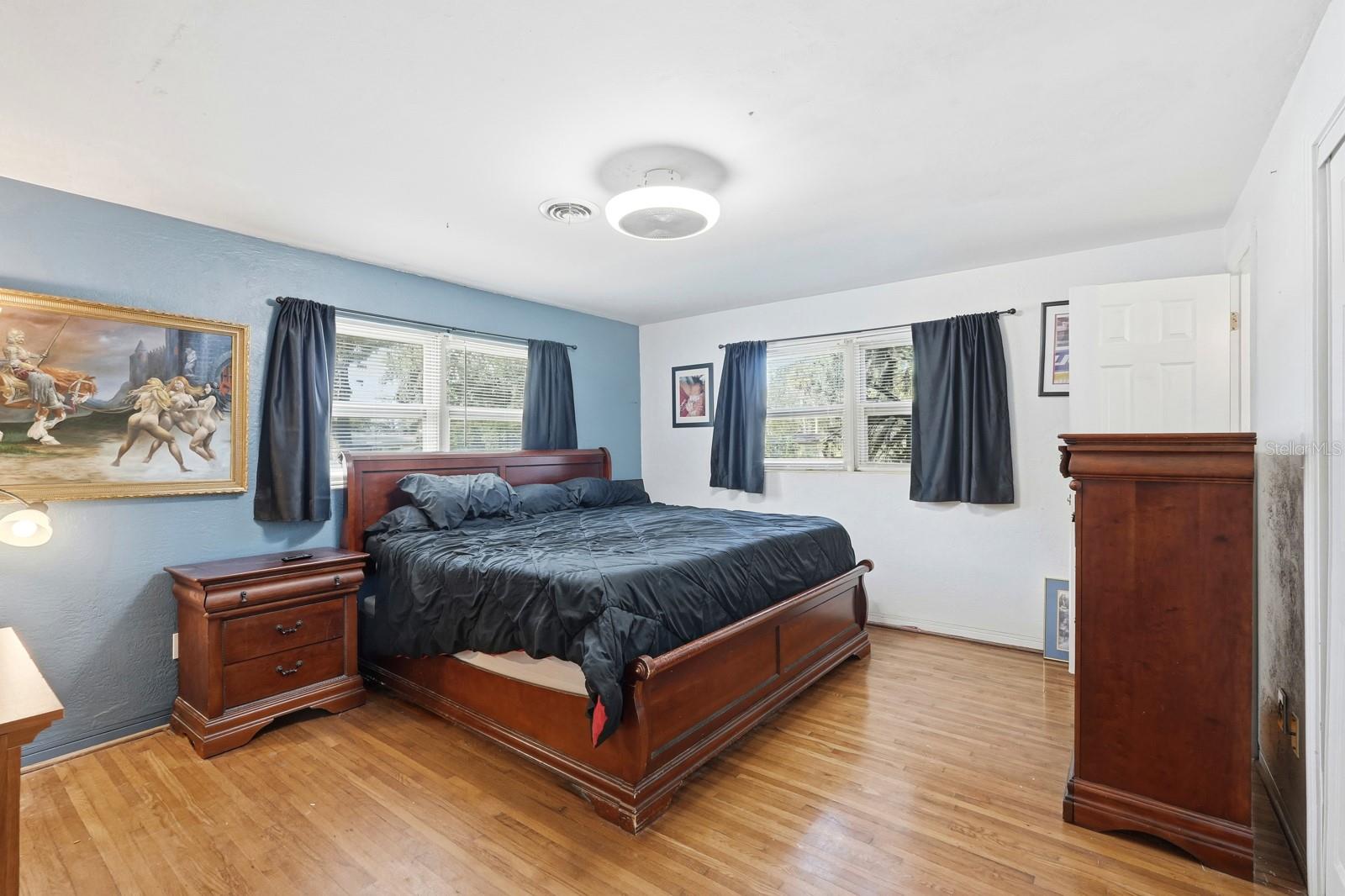 Image 6 of 40 For 820 Valencia Road