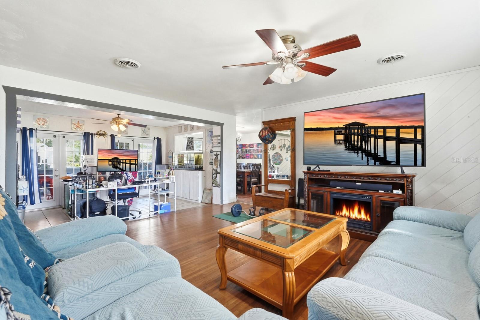 Image 8 of 40 For 820 Valencia Road