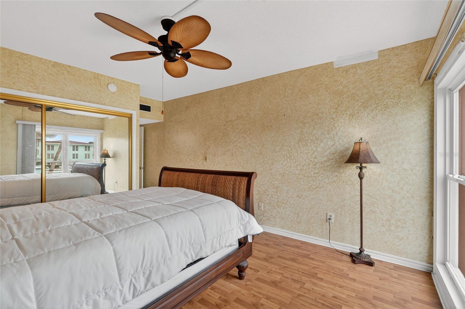 Image 21 of 31 For 721 Beach Street 207a