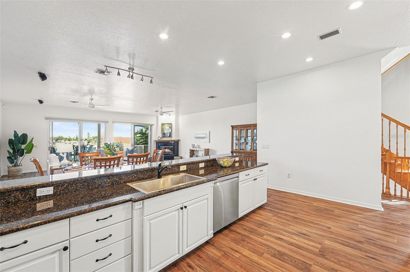 Image 11 of 34 For 14215 Bayshore Drive