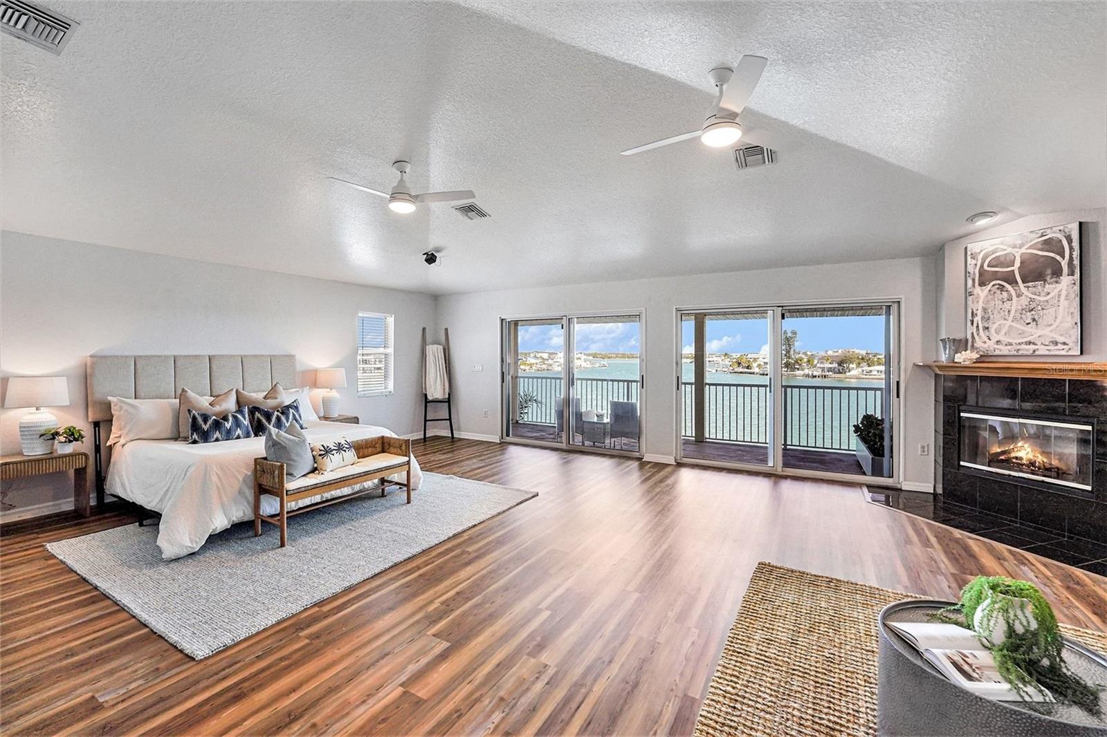 Image 14 of 34 For 14215 Bayshore Drive