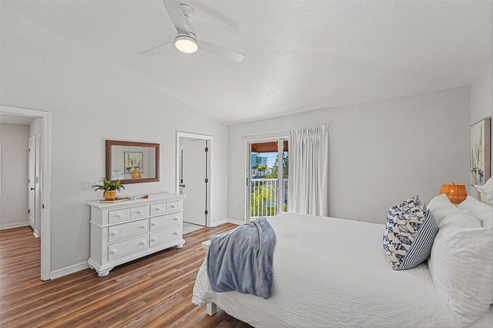 Image 20 of 34 For 14215 Bayshore Drive