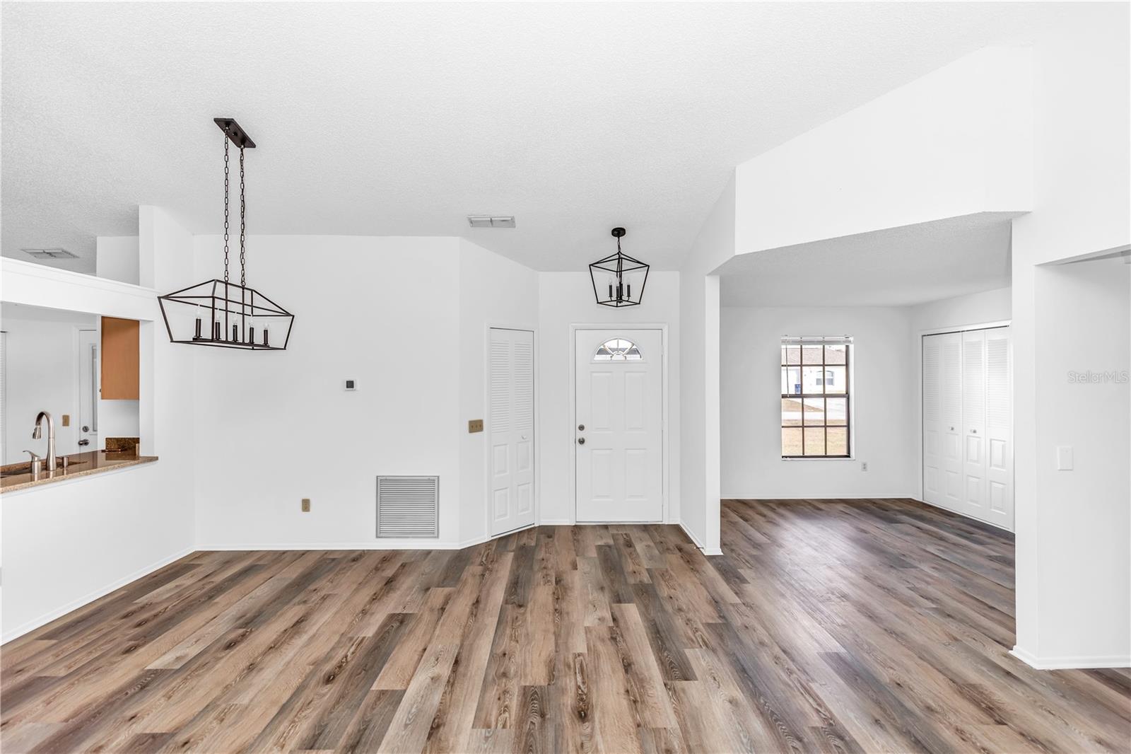 Image 3 of 30 For 2436 Ainsworth Avenue