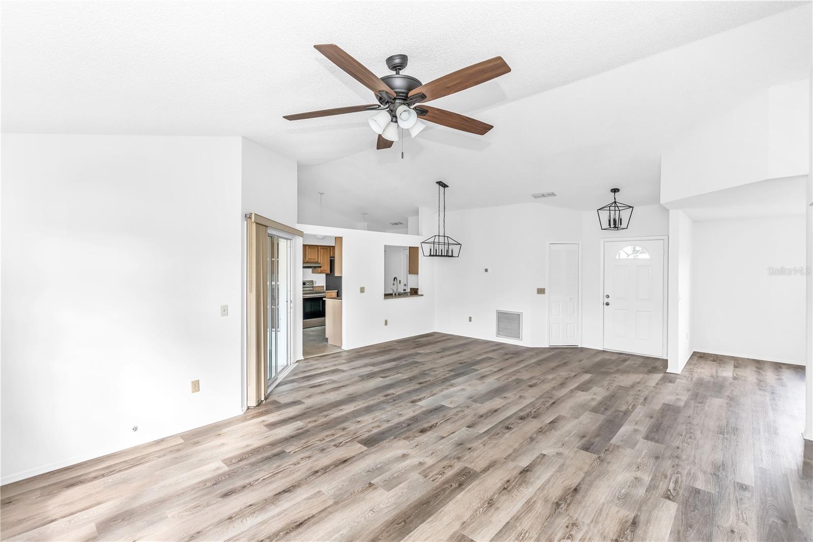 Image 4 of 30 For 2436 Ainsworth Avenue