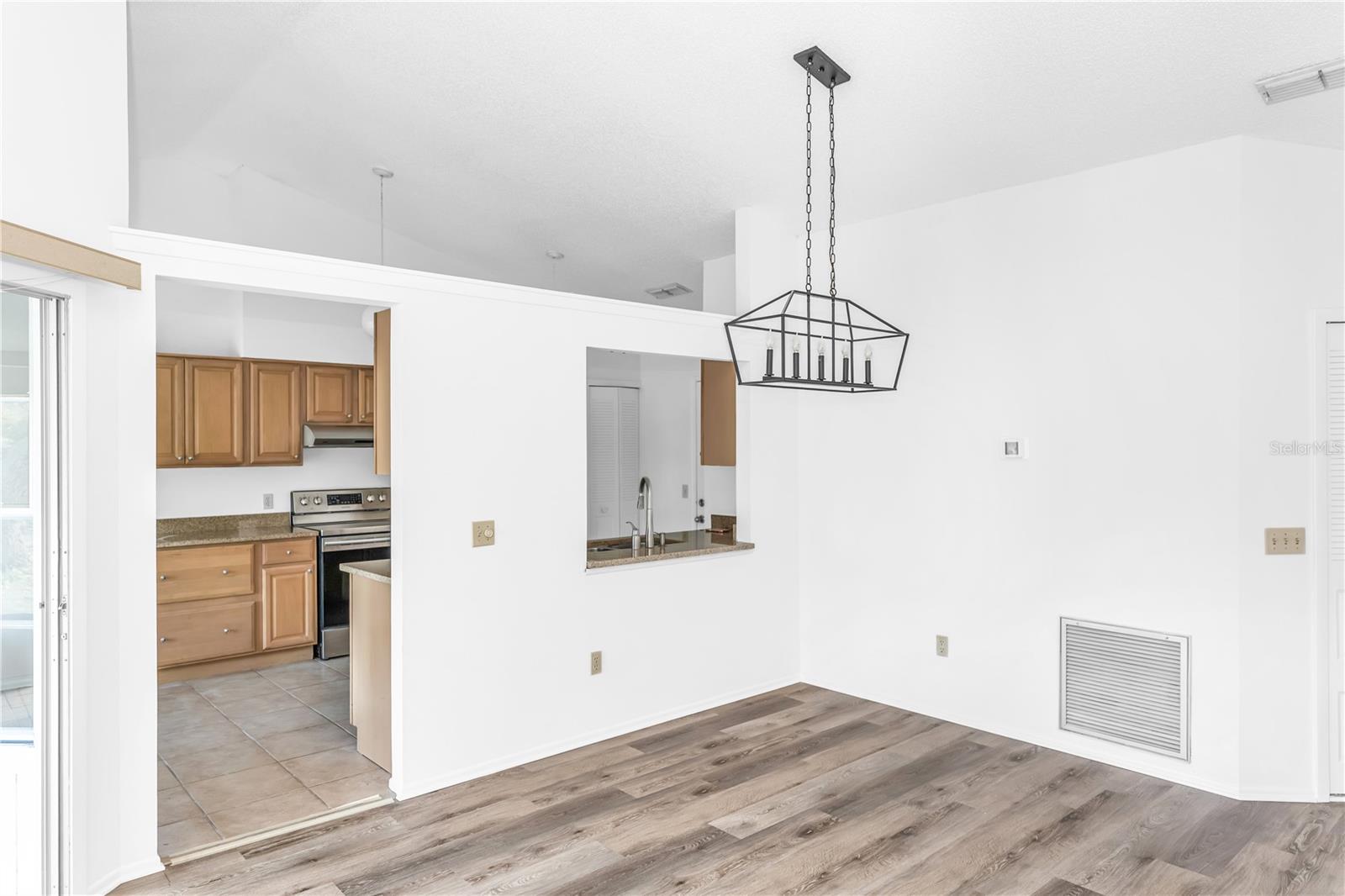 Image 6 of 30 For 2436 Ainsworth Avenue