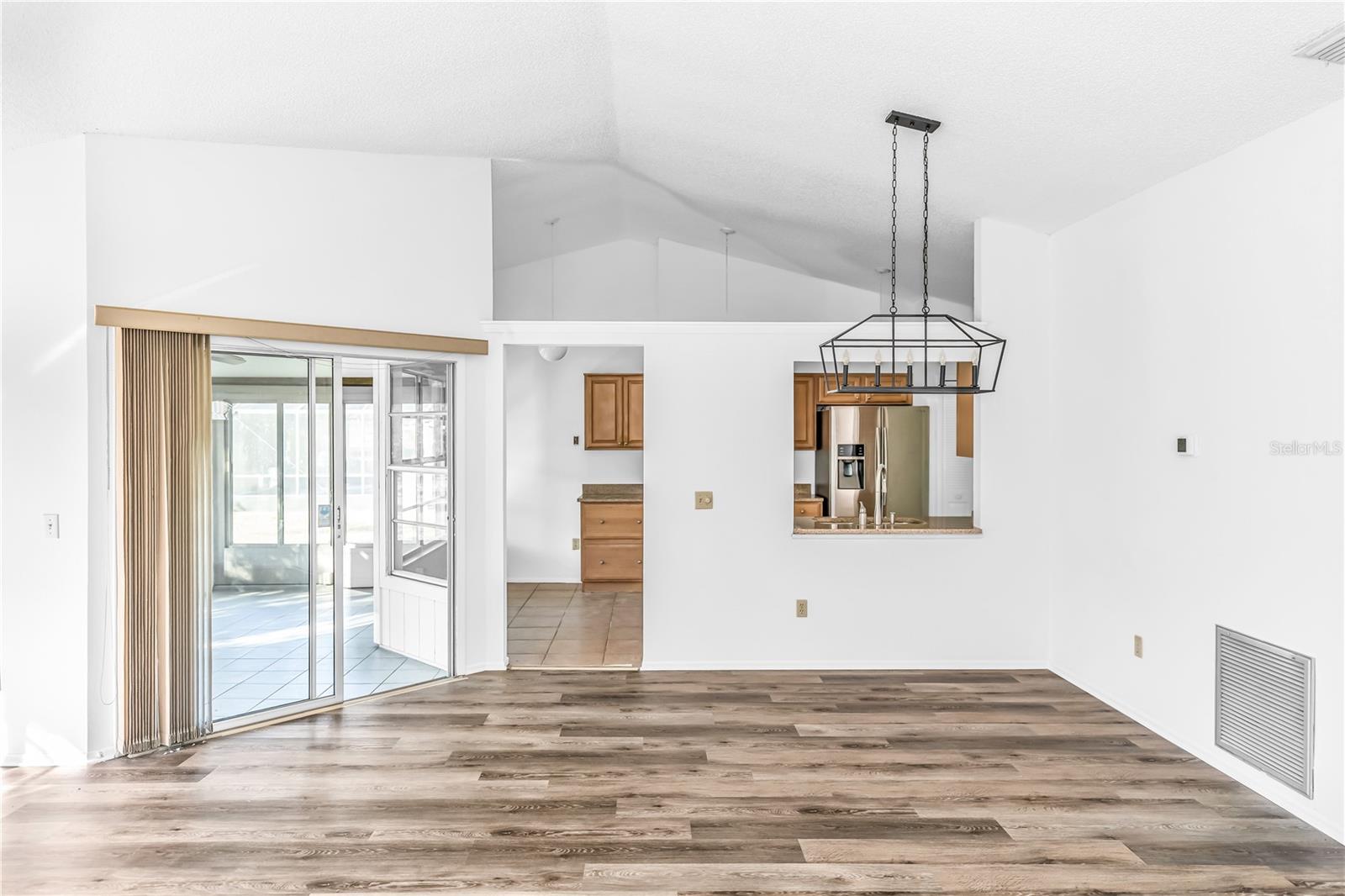 Image 7 of 30 For 2436 Ainsworth Avenue