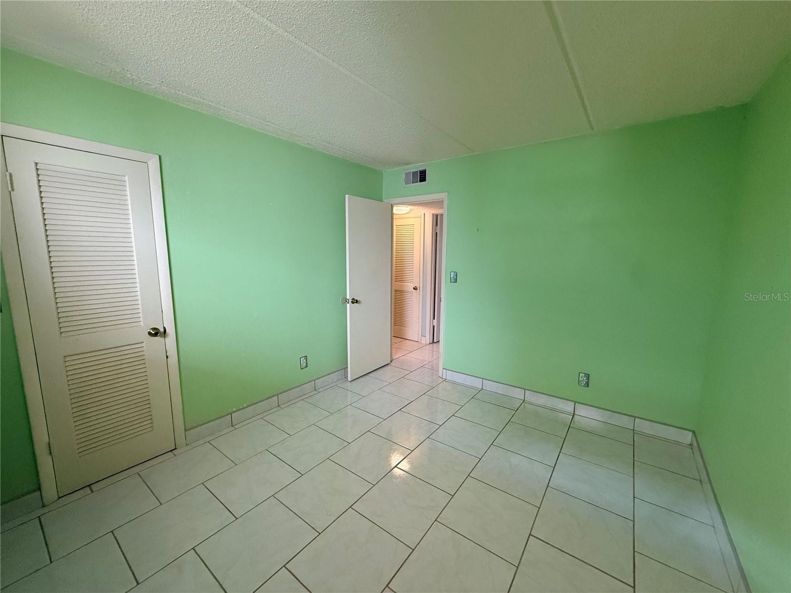 Image 11 of 26 For 100 Kentucky Avenue A6