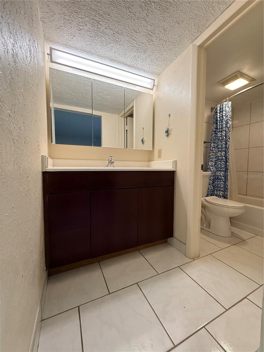 Image 16 of 26 For 100 Kentucky Avenue A6