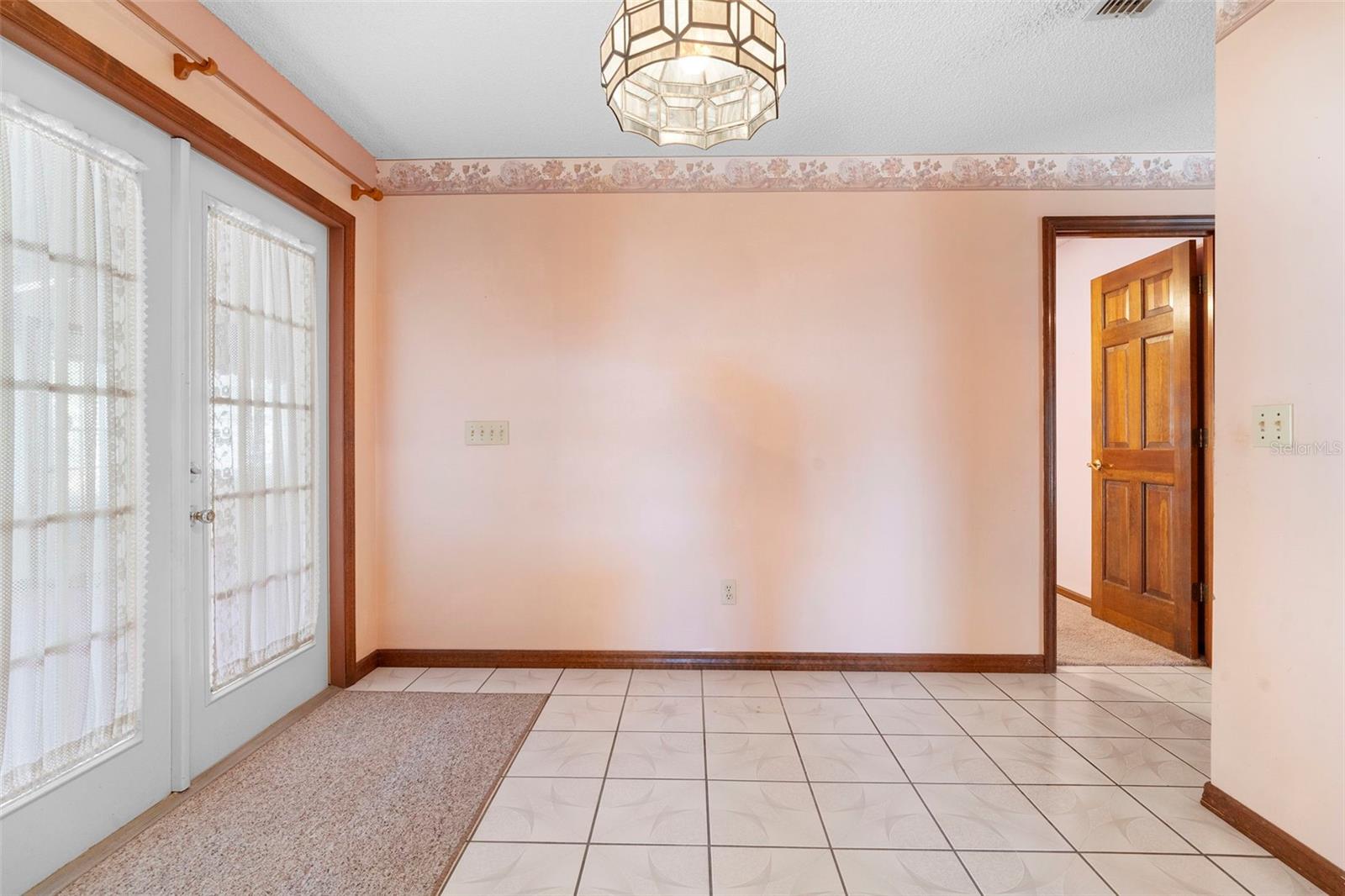 Image 13 of 56 For 2200 Bannister Street