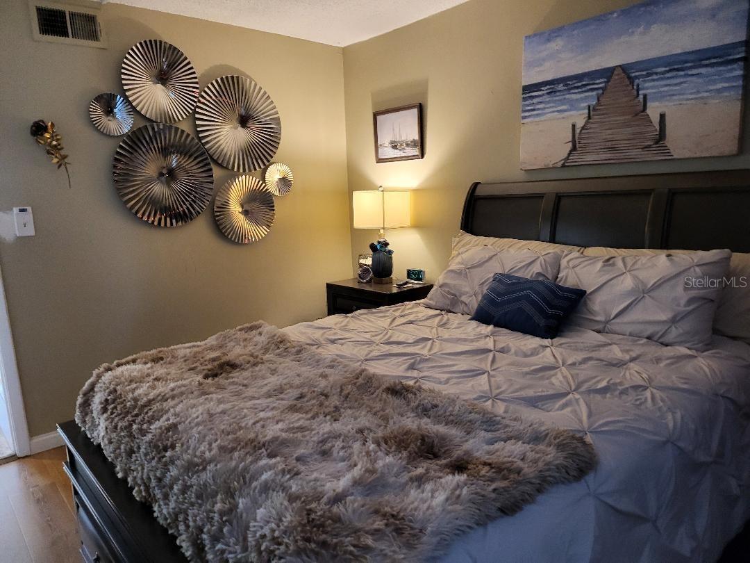 Image 10 of 25 For 550 Orange Drive 1