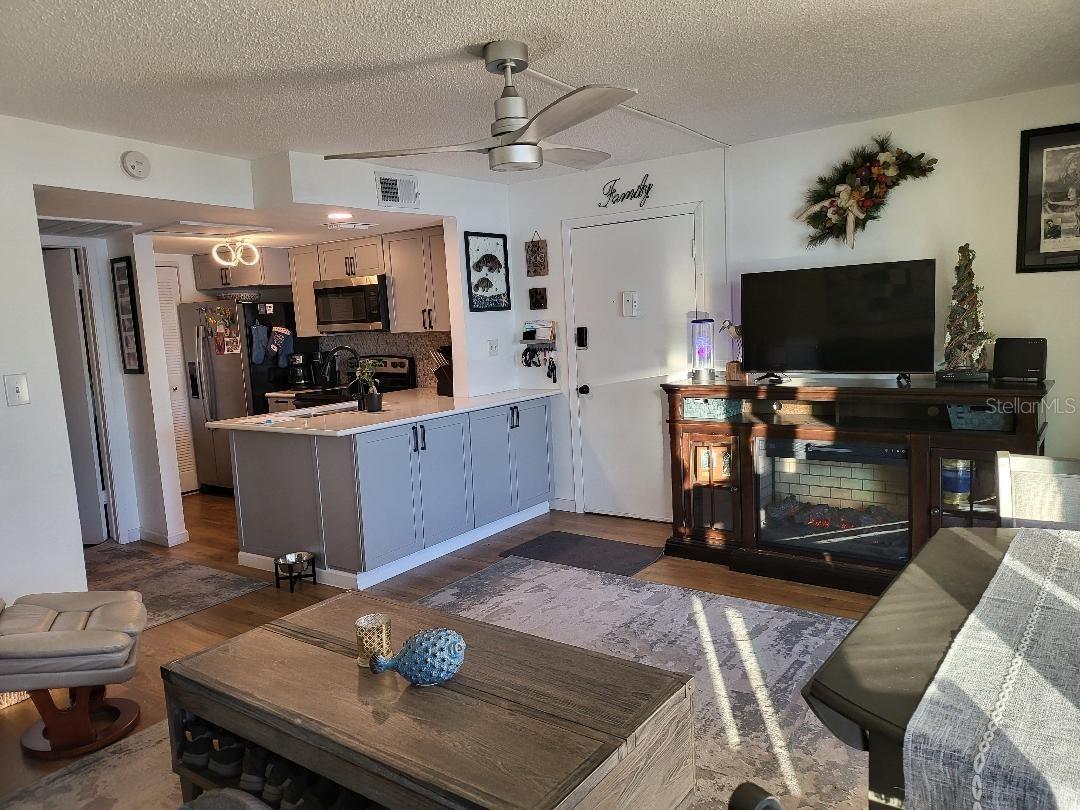 Image 3 of 25 For 550 Orange Drive 1