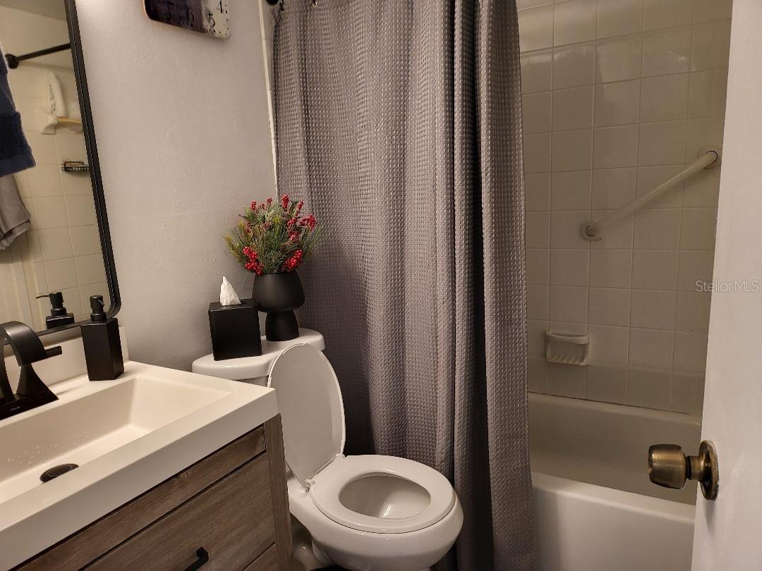 Image 7 of 25 For 550 Orange Drive 1