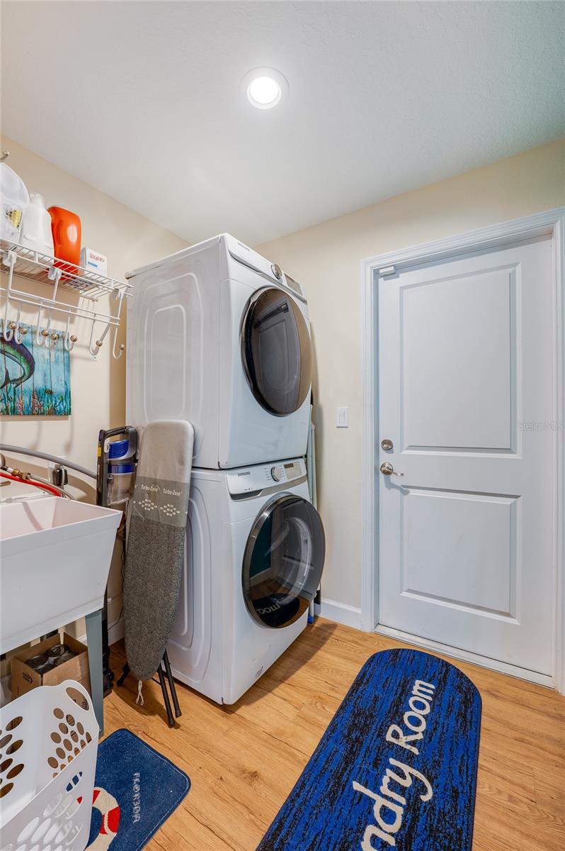 Image 24 of 38 For 812 Hamilton Street