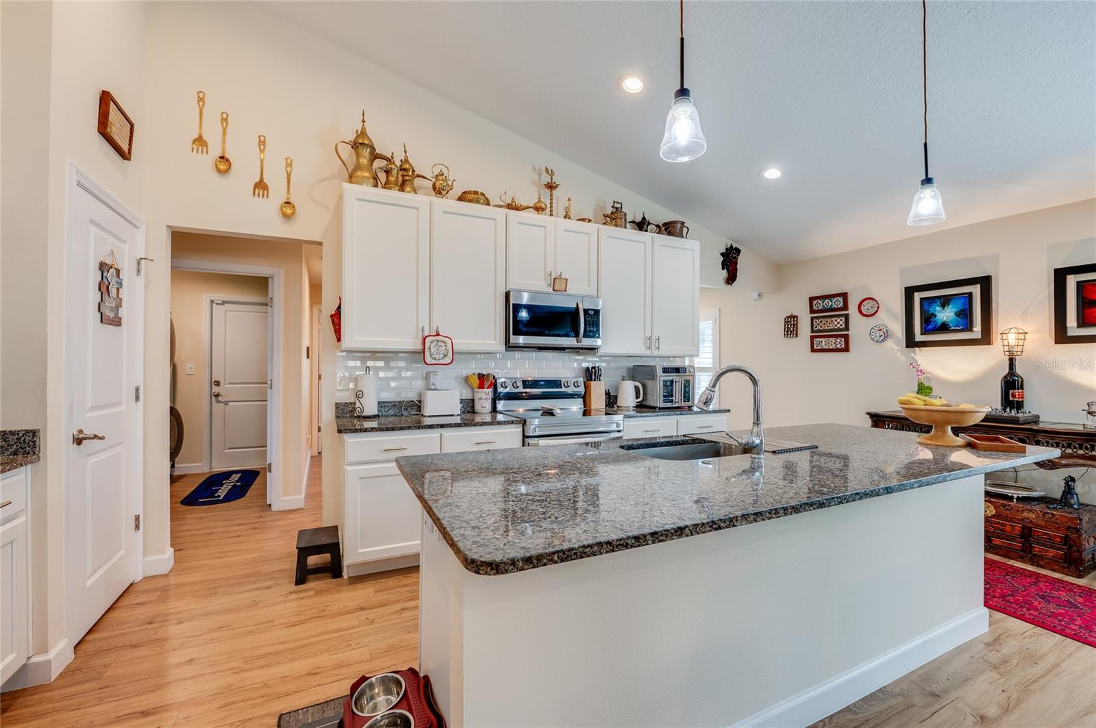 Image 8 of 38 For 812 Hamilton Street