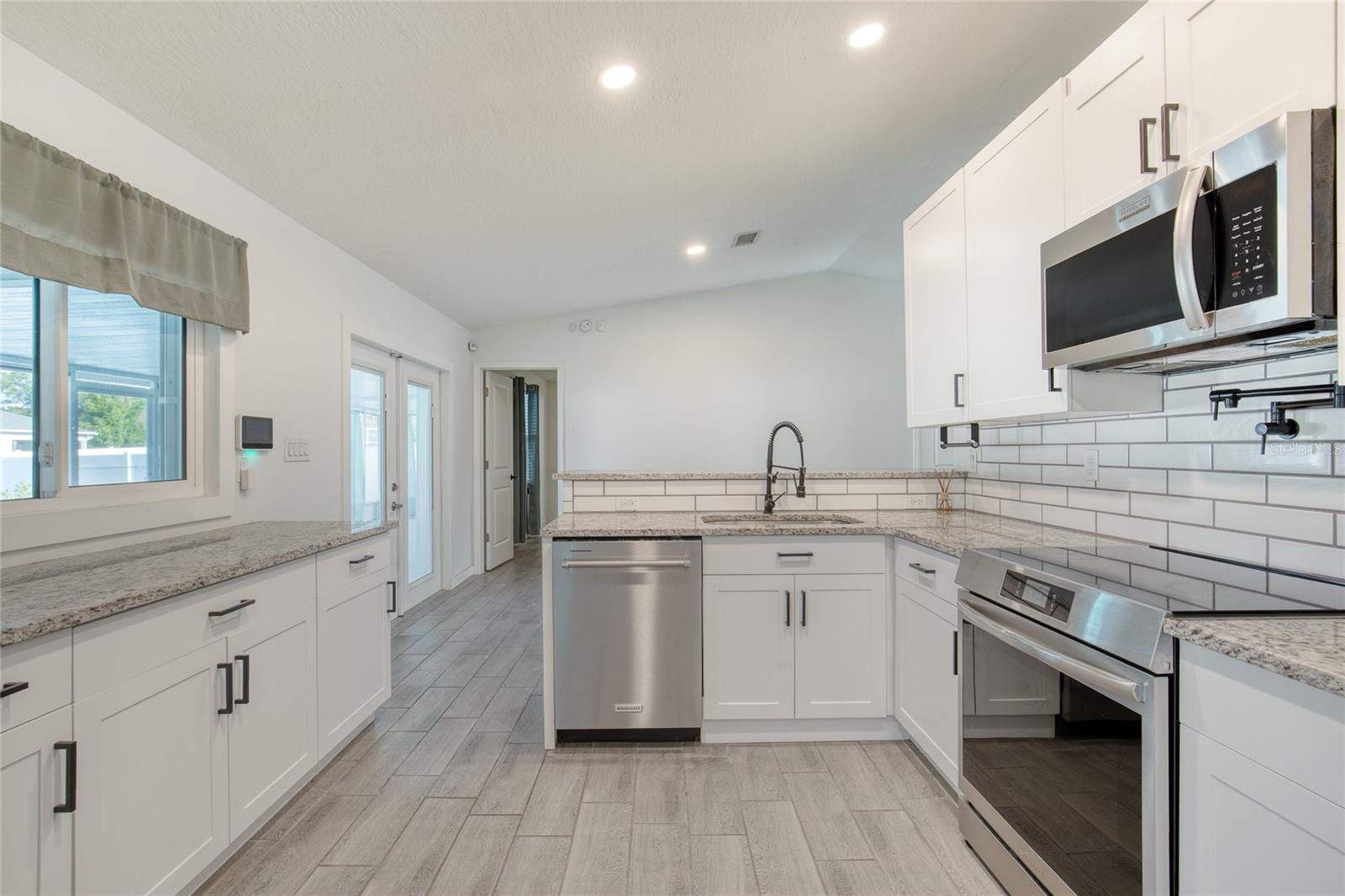 Image 13 of 52 For 917 Stage Street