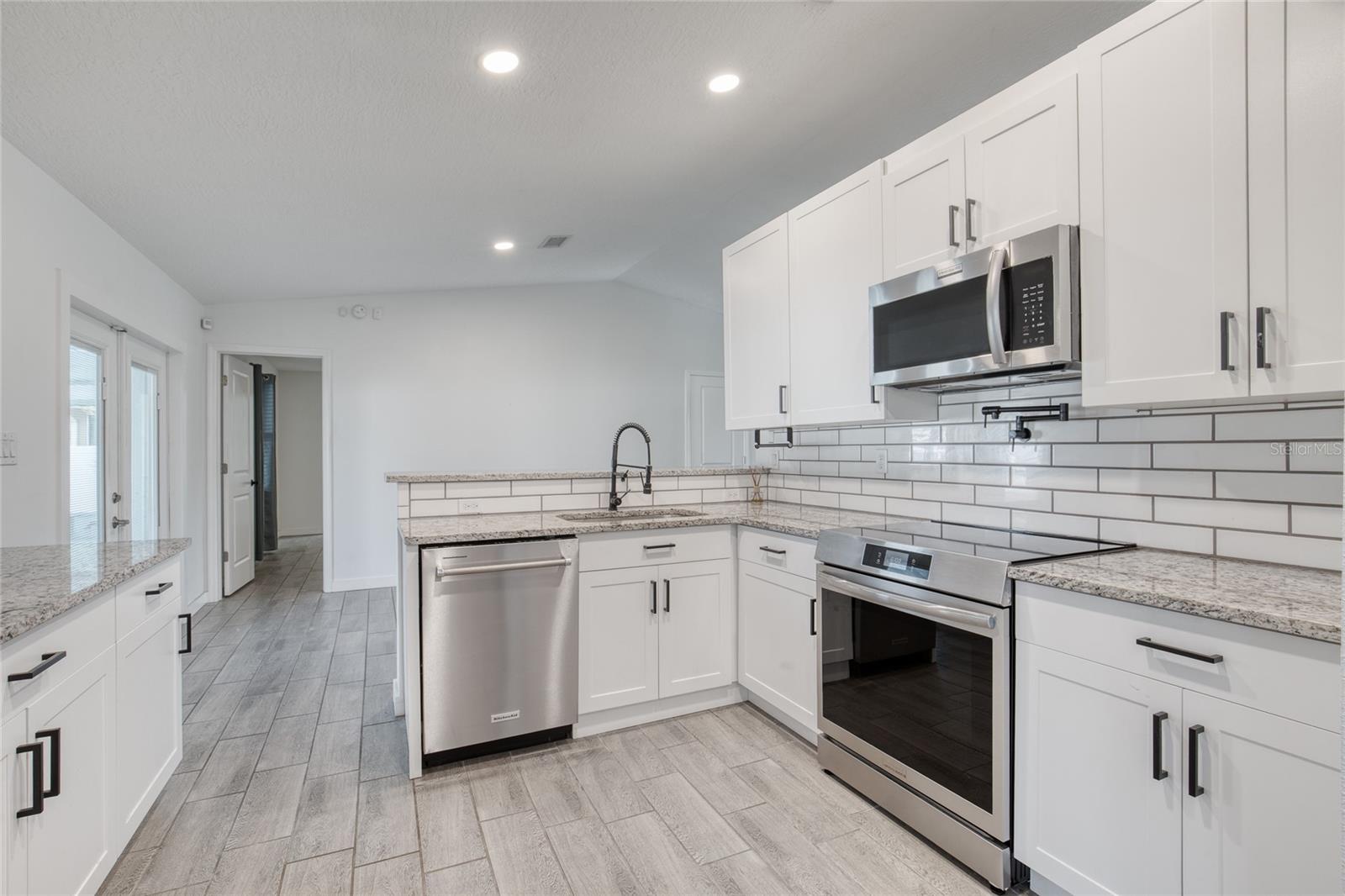 Image 14 of 52 For 917 Stage Street