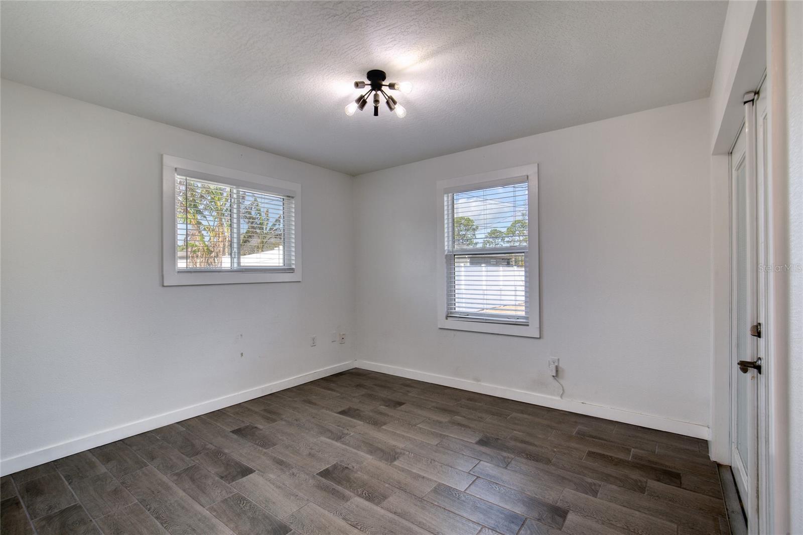 Image 16 of 52 For 917 Stage Street