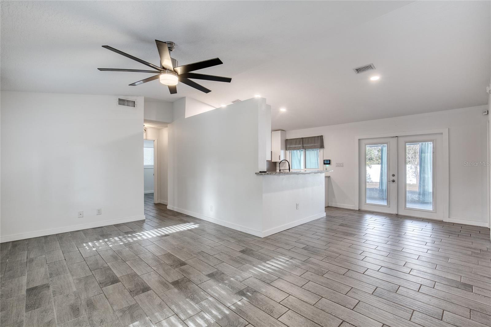 Image 7 of 52 For 917 Stage Street