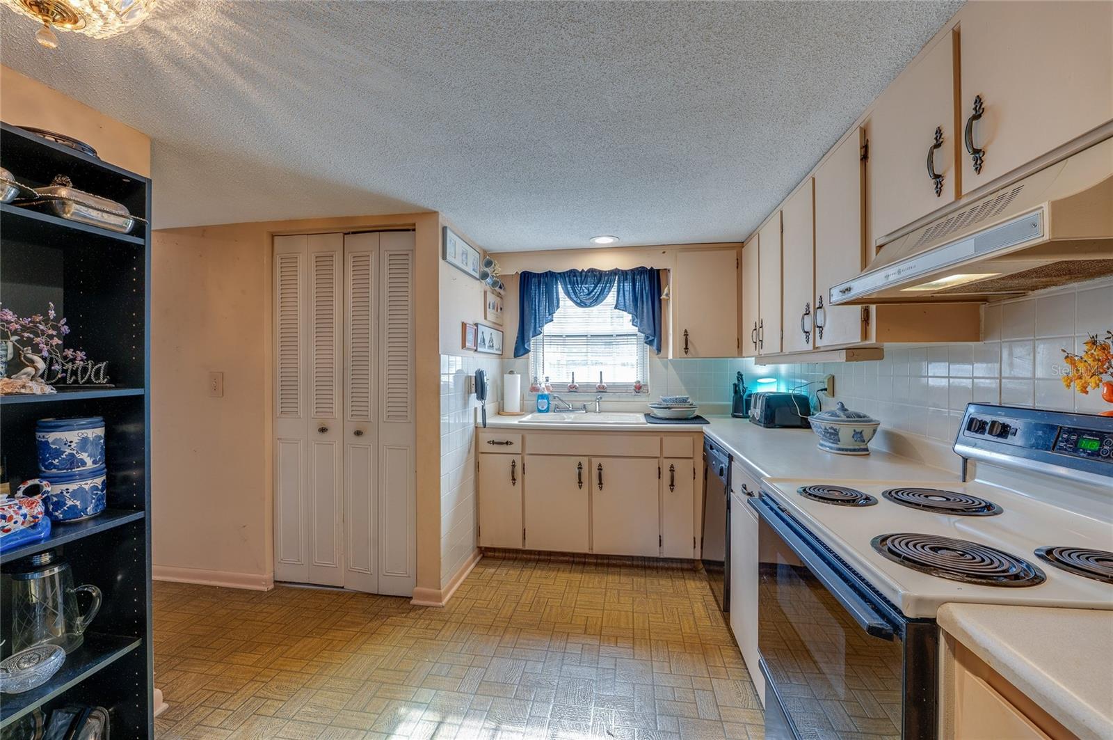 Image 12 of 36 For 625 Halifax Avenue 30